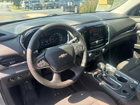 Used 2021 Chevrolet Traverse LS FWD image 14
