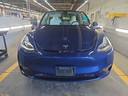 Used 2022 Tesla Model Y Long Range AWD/4WD image 2