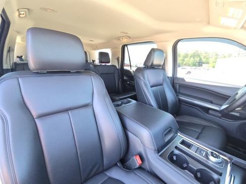 Used 2024 Ford Expedition XLT image 24