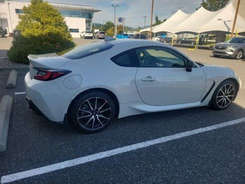 Used 2022 Toyota GR86 RWD image 4
