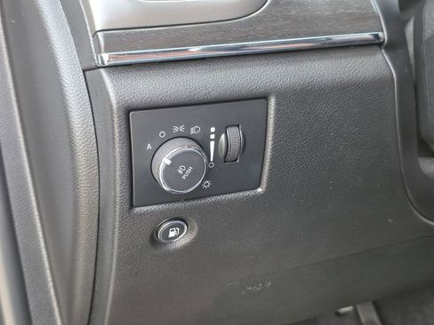 Used 2018 Jeep Grand Cherokee Limited image 17