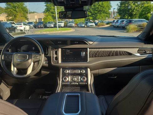 Used 2023 GMC Yukon Denali RWD image 22