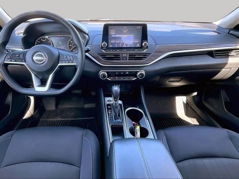 Used 2024 Nissan Altima 2.5 SV FWD image 15
