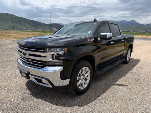 Used 2021 Chevrolet Silverado 1500 LTZ w/ LTZ Premium Package AWD/4WD image 3