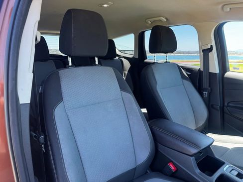 Used 2017 Ford Escape SE FWD image 25