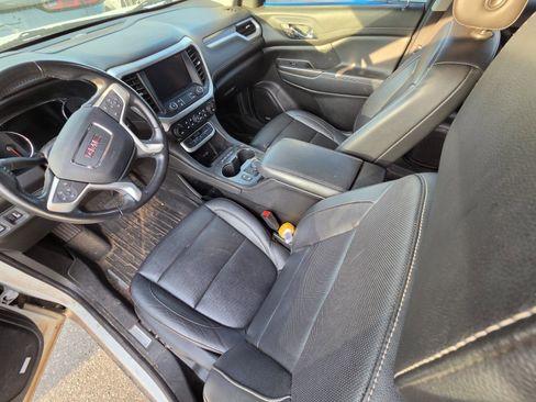Used 2020 GMC Acadia SLT w/ Driver Alert Package II image 11