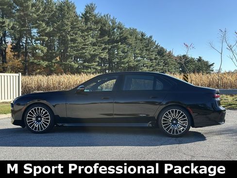 Used 2025 BMW 740i xDrive w/ Executive Package image 6
