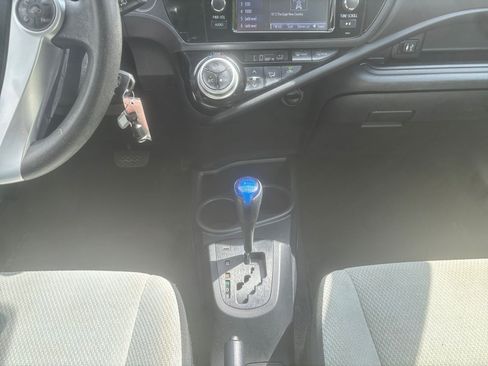 Used 2016 Toyota Prius C One FWD image 11
