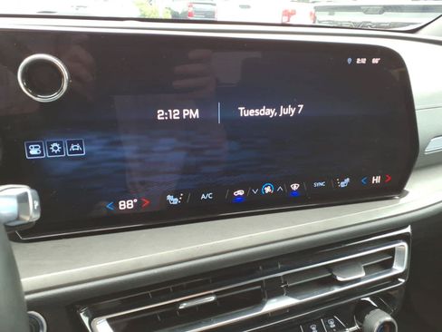 Used 2024 Chevrolet Traverse LT AWD/4WD image 10