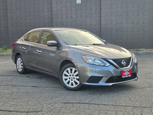 Used 2017 Nissan Sentra SV FWD image 2