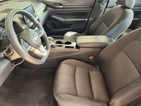 Used 2024 Nissan Altima 2.5 SV FWD image 14