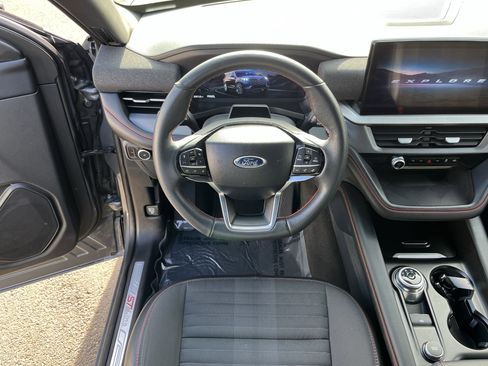 Used 2025 Ford Explorer ST-Line w/ ST-Line Street Pack image 12