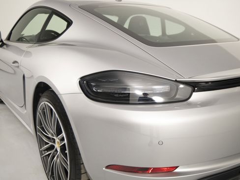 Used 2025 Porsche 718 Cayman image 38