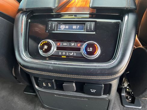 Used 2019 Lincoln Navigator Reserve AWD/4WD image 9