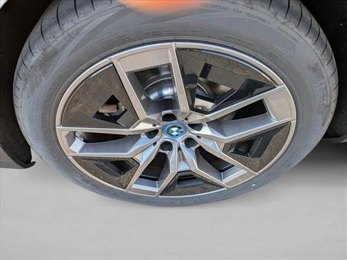 Used 2025 BMW i5 eDrive40i w/ Premium Package image 20