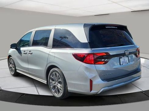 New 2026 Honda Odyssey Touring image 3