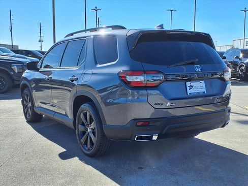 Used 2025 Honda Pilot Black Edition image 4