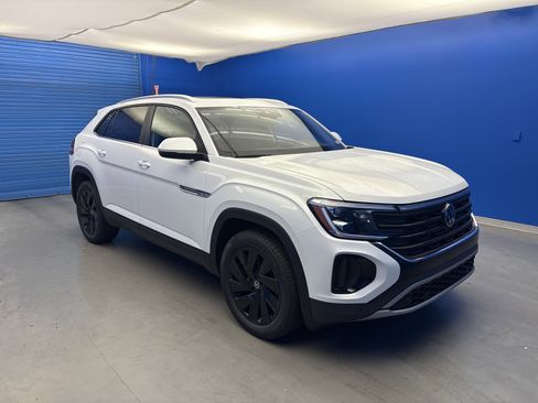 New 2026 Volkswagen Atlas Cross Sport SE image 2