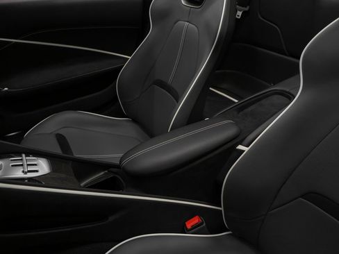 Certified 2024 Ferrari Roma Base image 58