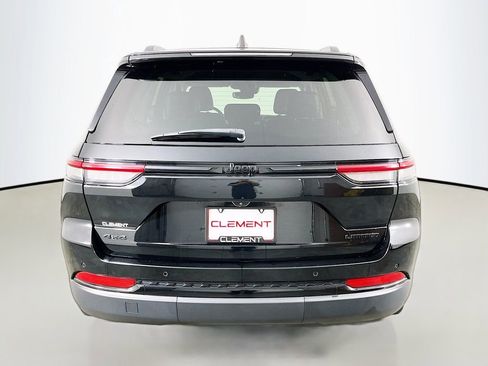 Used 2023 Jeep Grand Cherokee Limited w/ Black Appearance Package AWD/4WD image 8