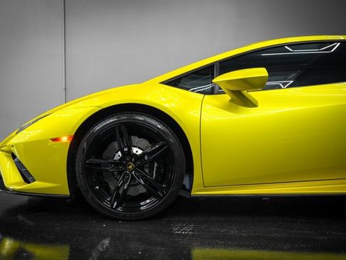 Used 2020 Lamborghini Huracan EVO image 30