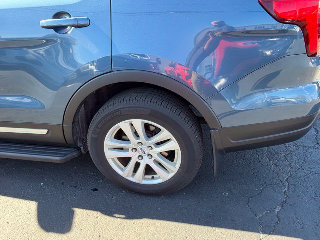 Used 2018 Ford Explorer XLT w/ Equipment Group 202A AWD/4WD image 15