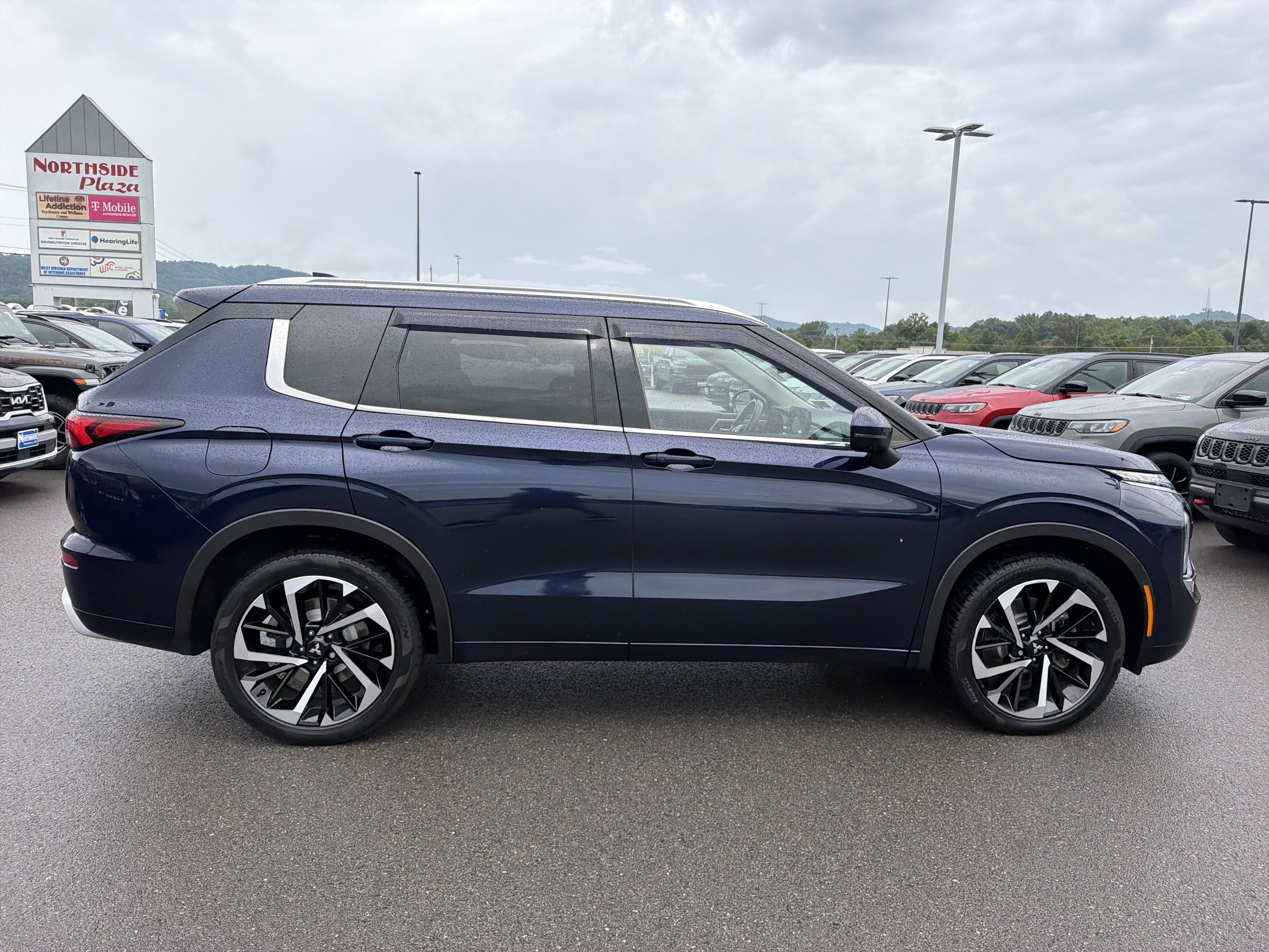 Used 2022 Mitsubishi Outlander SEL AWD/4WD image 5