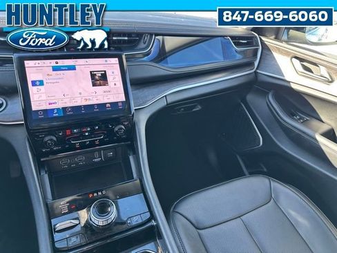 Used 2022 Jeep Grand Cherokee Limited 4xe w/ Luxury Tech Group II image 16