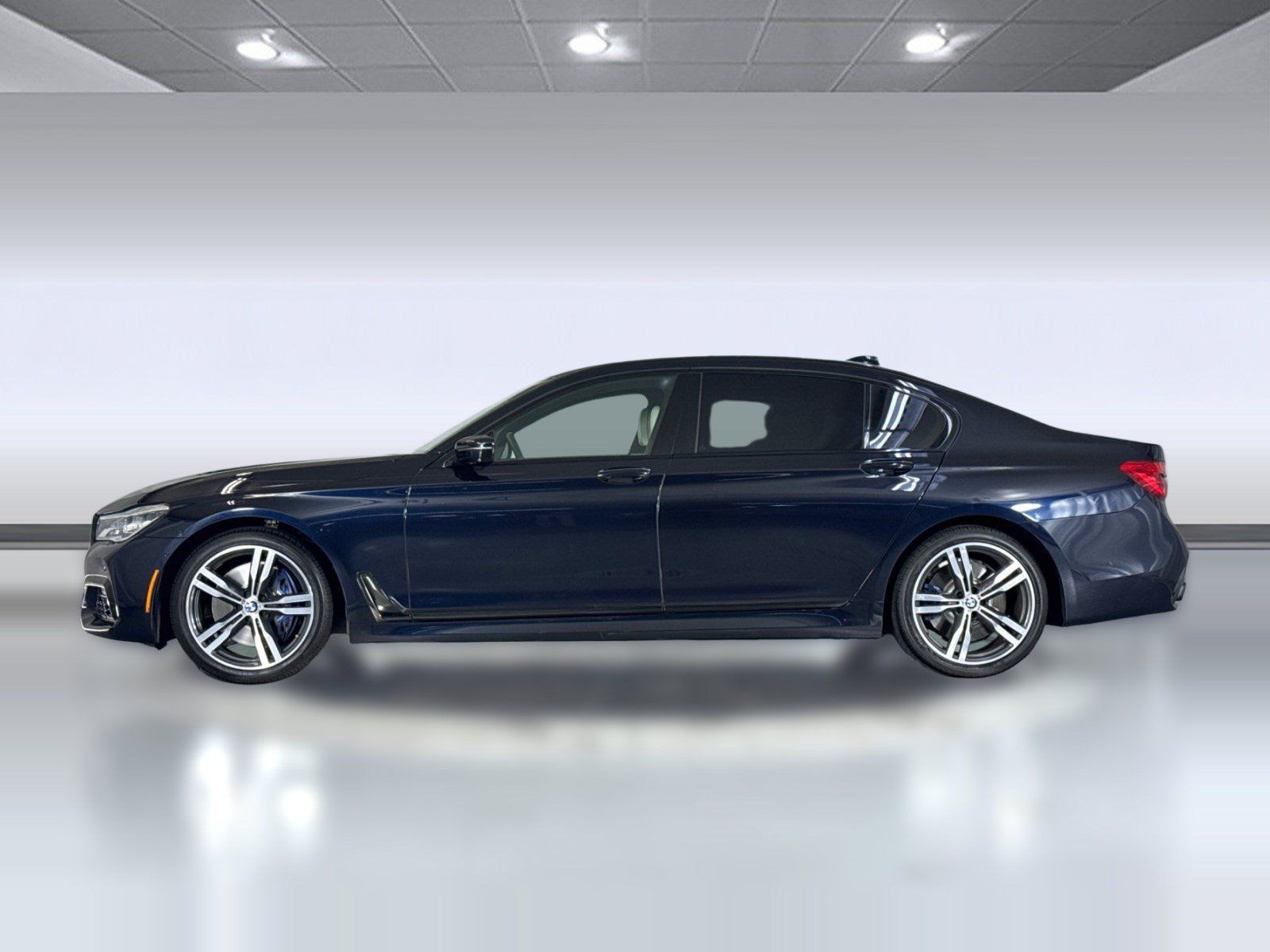 Used 2019 BMW 750i w/ Executive Package RWD image 2