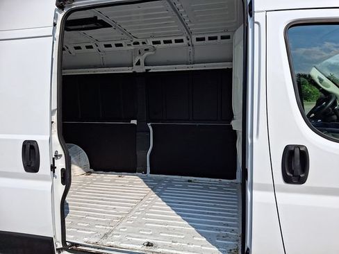 Used 2025 RAM ProMaster 2500 w/ Convenience Group FWD image 11