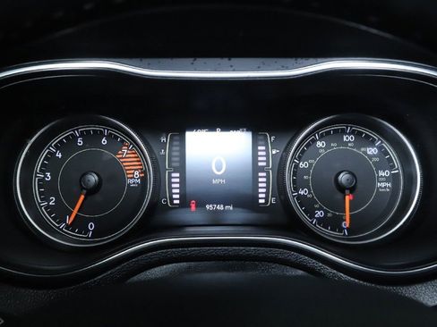 Used 2019 Jeep Cherokee Latitude Plus w/ Cold Weather Group image 24