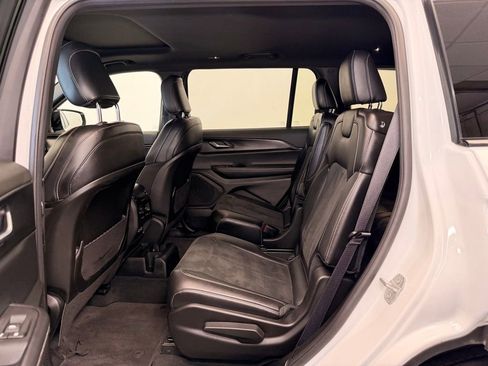 Used 2025 Jeep Grand Cherokee L Altitude RWD image 7