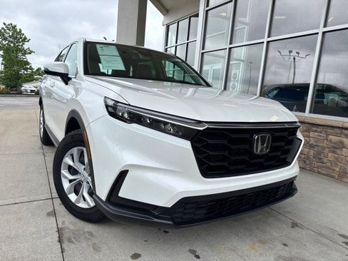 Used 2023 Honda CR-V LX image 2