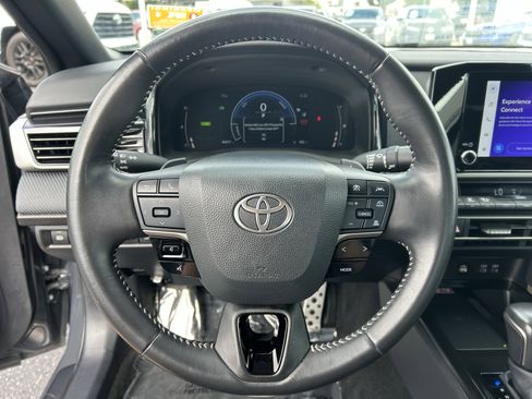 Used 2025 Toyota Camry SE FWD image 24