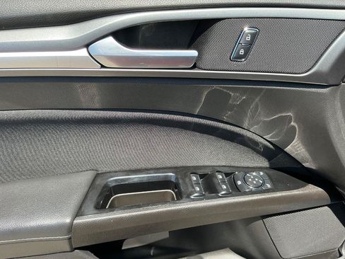 Used 2016 Ford Fusion SE FWD image 18