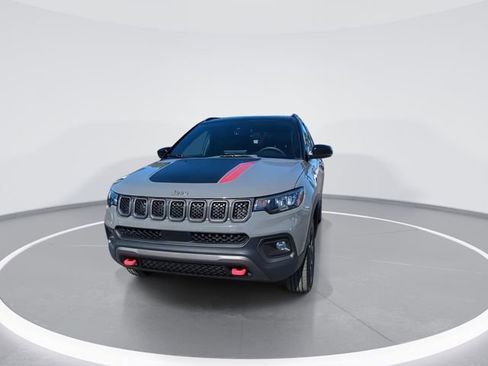 Used 2024 Jeep Compass Trailhawk image 3