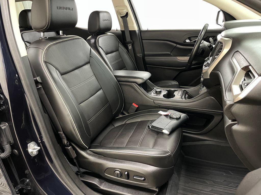 Certified 2022 GMC Acadia Denali w/ Denali Ultimate Package AWD/4WD image 44