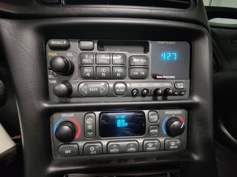 Used 2001 Chevrolet Corvette Convertible w/ Preferred Equipment Group2 RWD image 33