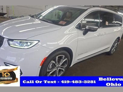 Used 2025 Chrysler Pacifica Pinnacle w/ Trailer Tow Group