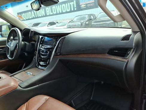 Used 2015 Cadillac Escalade Luxury RWD image 17