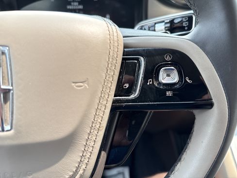 Used 2022 Lincoln Aviator AWD w/ Premium Package image 20
