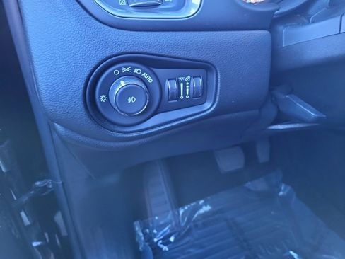 Used 2022 Jeep Renegade Latitude w/ Convenience Group image 26