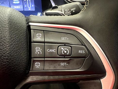 Used 2023 Jeep Grand Cherokee L Laredo image 36