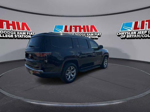 Used 2022 Jeep Wagoneer Series II AWD/4WD image 8