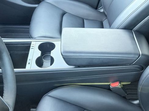 Used 2024 Tesla Model Y Long Range AWD/4WD image 8