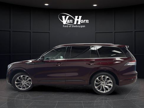 Used 2022 Lincoln Aviator Grand Touring AWD/4WD image 6