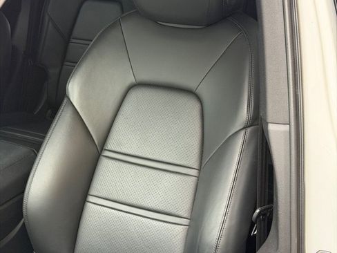 Used 2023 Porsche Cayenne AWD/4WD image 30