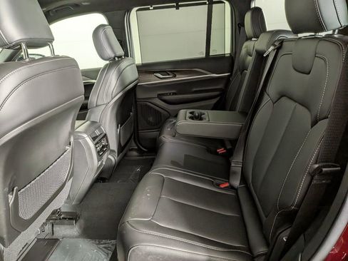 New 2025 Jeep Grand Cherokee Limited w/ Luxury Tech Group II AWD/4WD image 34
