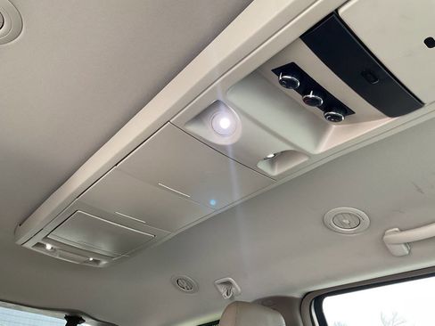 Used 2016 Chrysler Town & Country Touring w/ Driver Convenience Group image 44