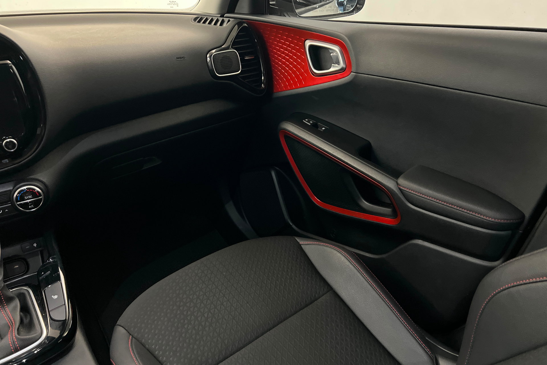 Used 2025 Kia Soul GT-Line w/ GT-Line Technology Package FWD image 11